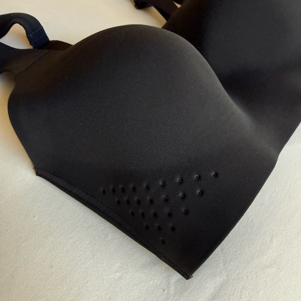 Victoria's Secret featherweight max sports bra - Picture 3 of 7